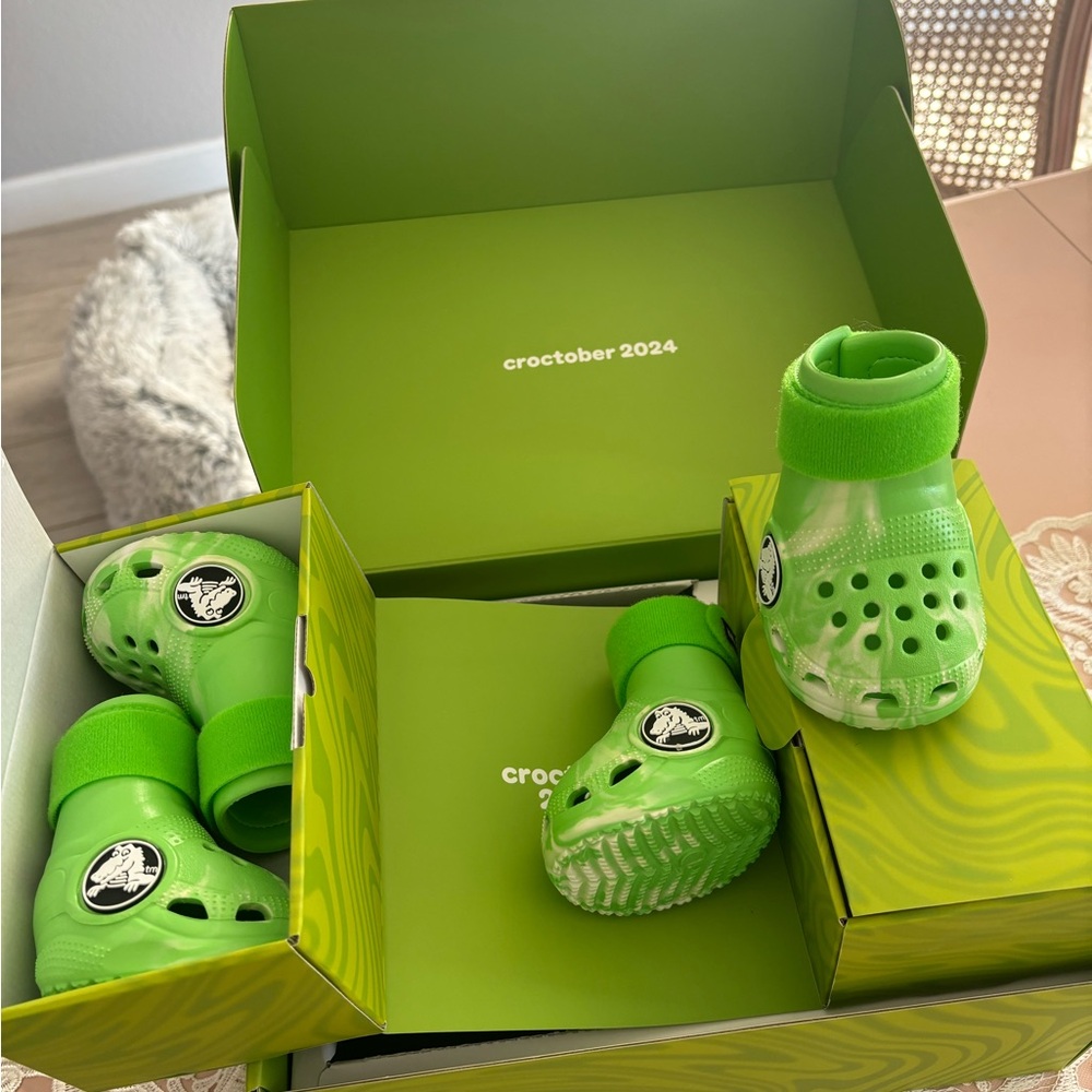 Authentic Dog Crocs from Bark Box Size Large green